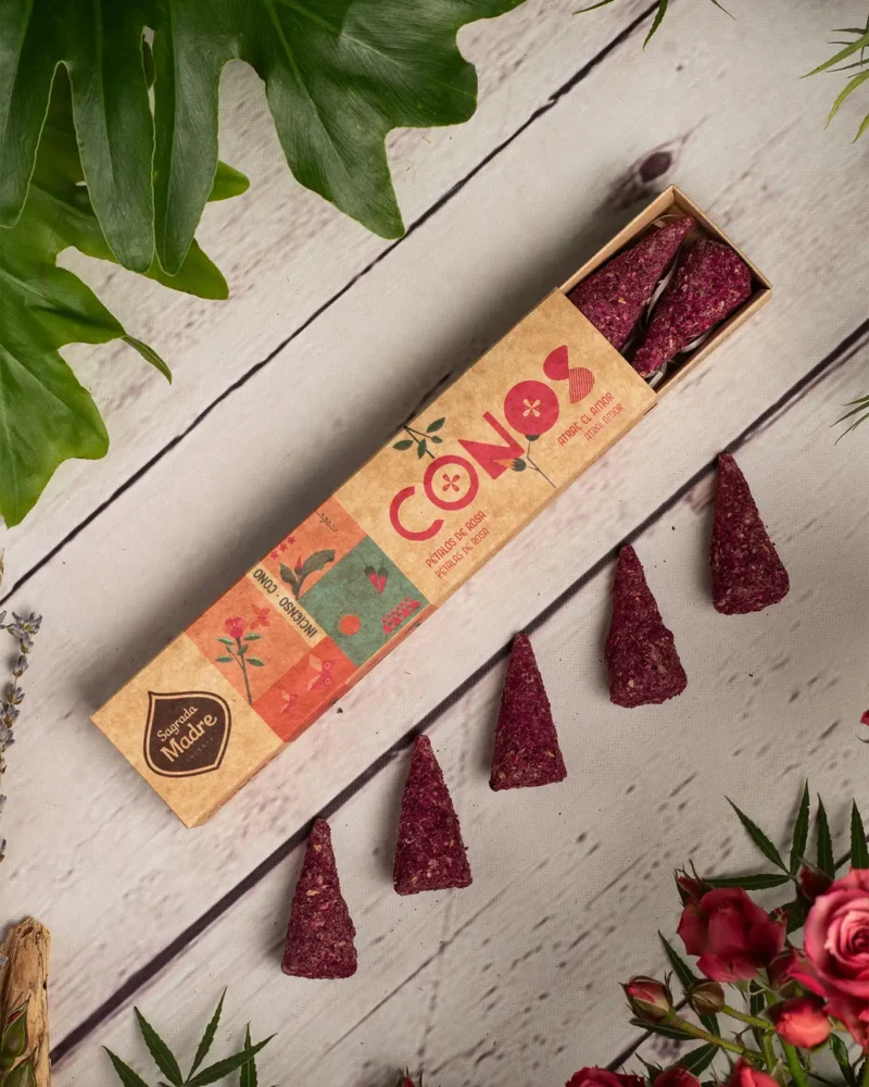 Conos De Pétalos De Rosa